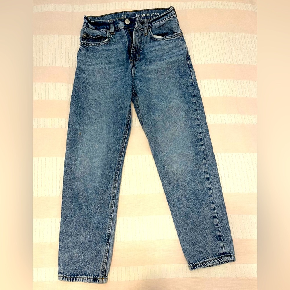 A pair of gap jeans in a great state of use. Only worn 2 times. Size 10 year old